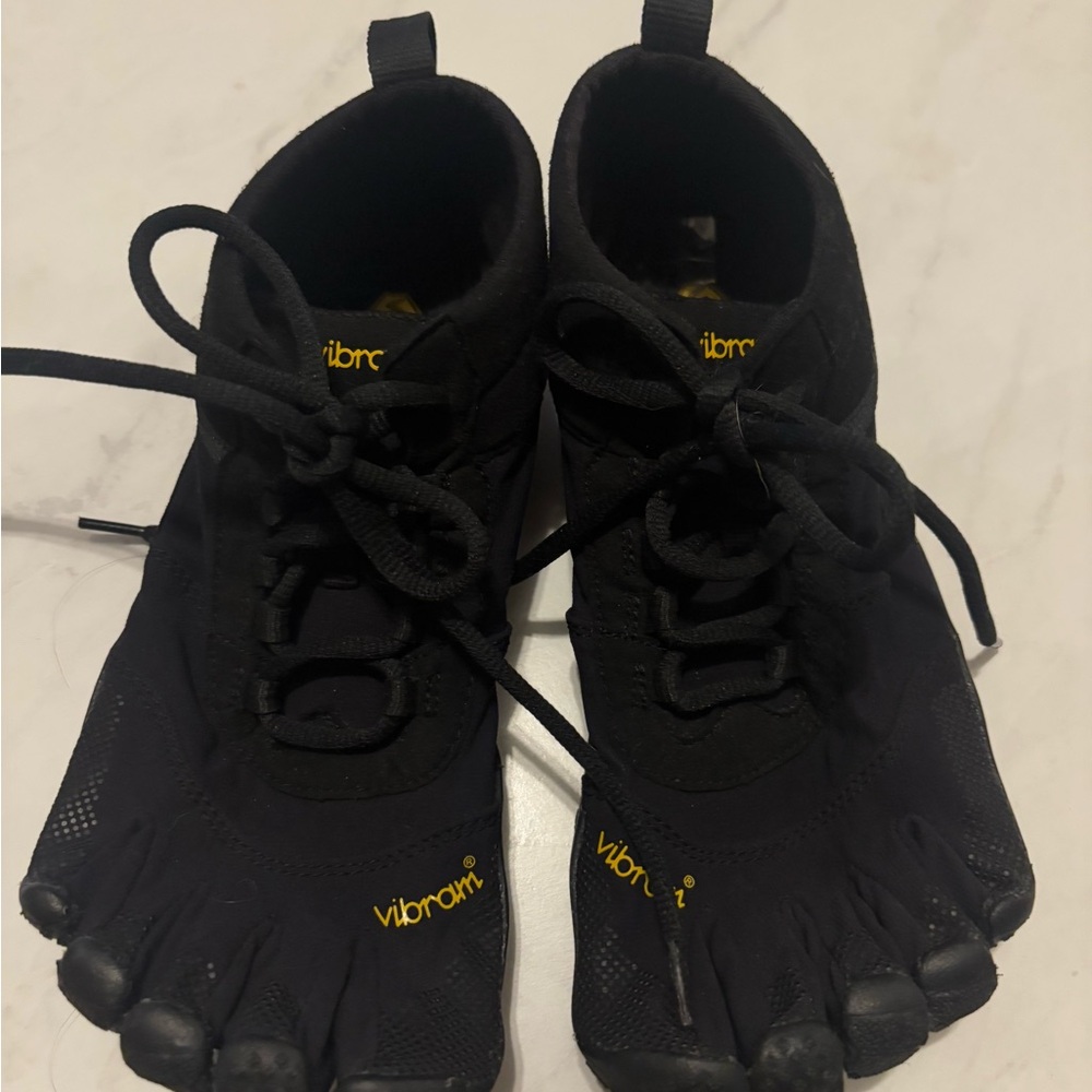 Vibram Women's Black Athletic Shoes